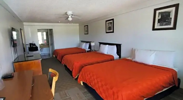 Шестиместный номер Standard Deluxe Inn and Suites