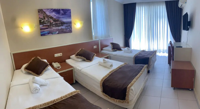 Трёхместный номер Standard с балконом Hare Hotel