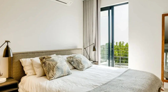 Gorgeous Sea Point Apartment With Rooftop Pool at Mirabel