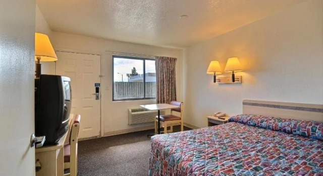 Motel 6 Indianapolis East, Book Motel Hoteller i Warren Township med parkering, Parkering