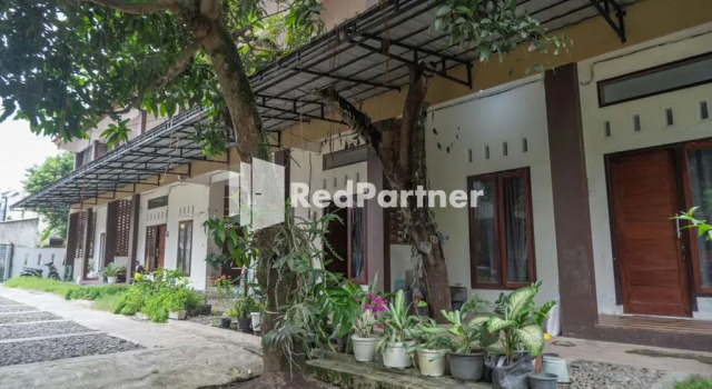 Paviliun Gelatik RedPartner Syariah near UGM, Book Hotel Ngaglik Yogyakarta Province