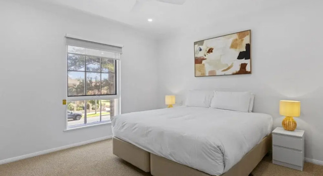 Coastal 3-bed House With BBQ and Private Courtyard, Book Lejlighed Glenelg 