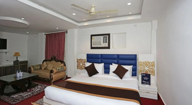 OYO 9855 Hotel Royal Suites