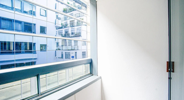 Spacious One Bed Apartment w Balcony in Farringdon, Забронировать Апартаменты/квартира Апартаменты Лондона, рядом с Холборнский виадук, Апартаменты/квартира