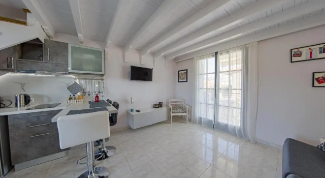 Апартаменты с видом на море Irida Holiday Apartments