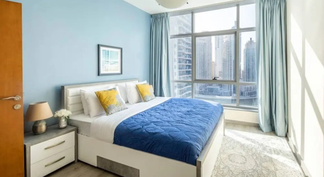 Luxurious 2BR w/ Stunning Marina Views - Minutes From Dubai Metro & Tram!, Забронировать Апартаменты/квартира Апартаменты Эмирата Дубая, рядом с Dubai Marina Yacht Club, Апартаменты/квартира