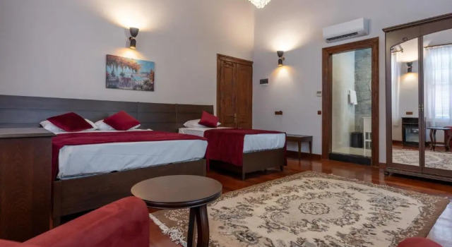 Трёхместный номер Deluxe Giges King Hotel
