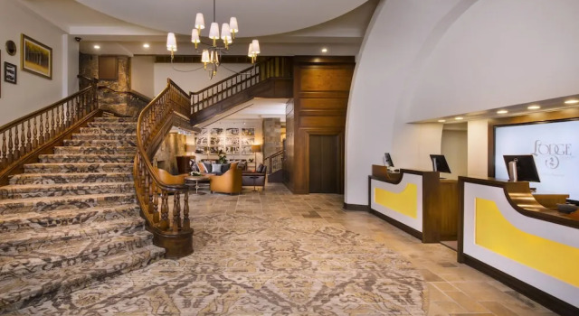 Relaxing 1 Bedroom Condo with Premium Amenities by RedAwning