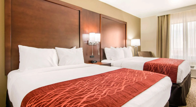 Четырёхместный номер Standard Comfort Inn & Suites Independence