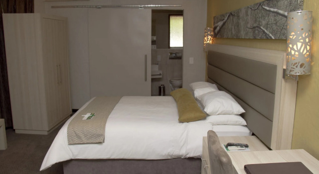 Cresta Marang Gardens, Rezerwuj Hotel Gaborone Botswana