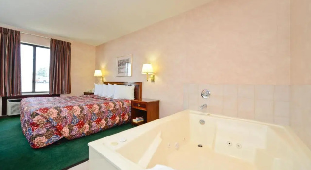 Люкс Days Inn by Wyndham Ozark Springfield