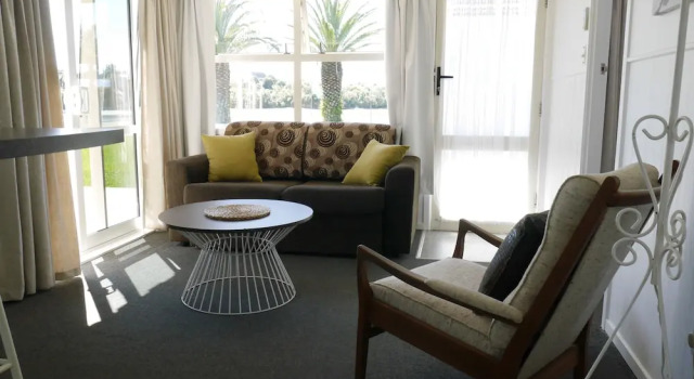 Апартаменты Raglan Palm Beach Motel