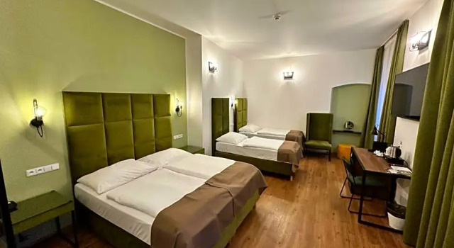 Четырёхместный номер Hotel Garden Court