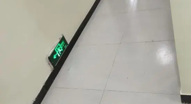 Yilong Jiajia Business Hotel, Prenota Hotel Hotel a Sichuan con parcheggio, Parcheggio