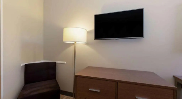 Четырёхместный номер Standard La Quinta Inn & Suites by Wyndham Tulsa Downtown - Route 66