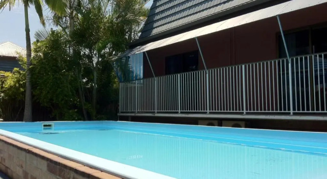Семейный номер Standard с видом на бассейн Blue Shades Motel