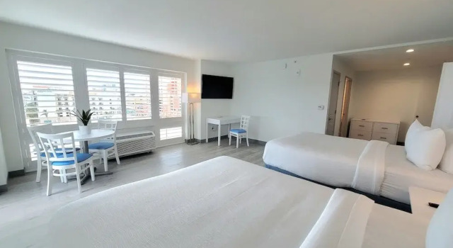 Четырёхместный номер Premium с видом на город ChartHouse Clearwater Beach Marina Hotel