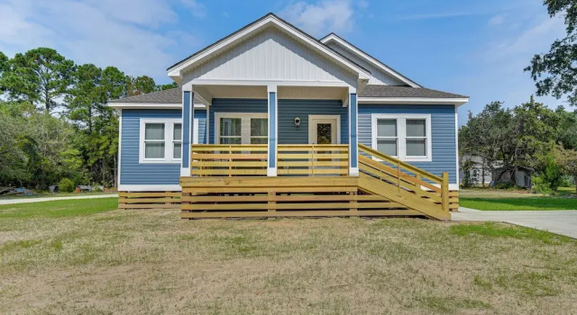 Коттедж 1 Mi to Dtwn Manteo: Dog-friendly Home w/ Deck