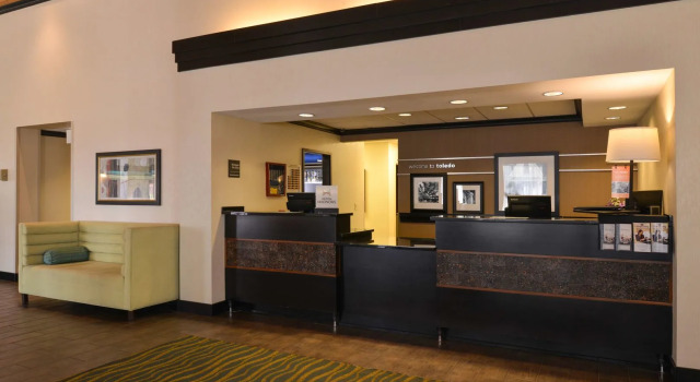Comfort Inn & Suites Toledo North, Забронировать Отель Толедо штат Огайо
