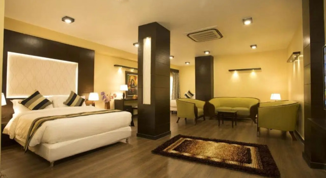 Люкс United Business Hotel