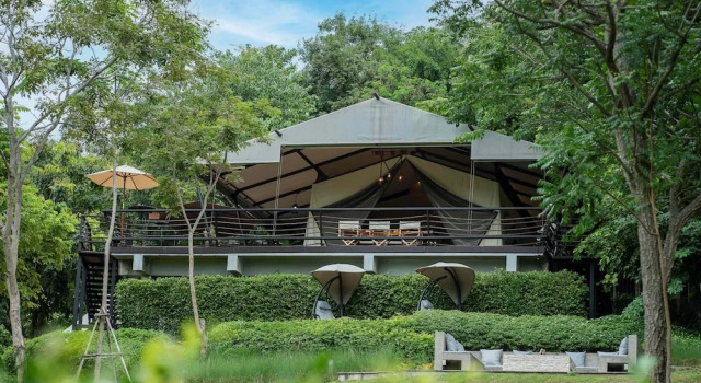 Номер Royal с балконом Te Mata Glamping