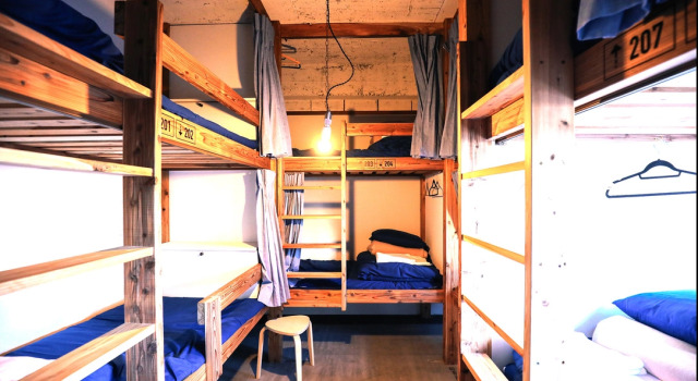 Кровать в общем номере с видом на город Town Guide Hotel nirasakiyaSTAY