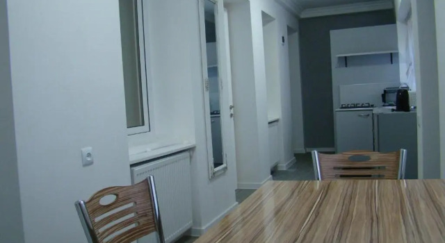 Tabukashvili Deadlock 1,,4 Apartment, Tbilisi
