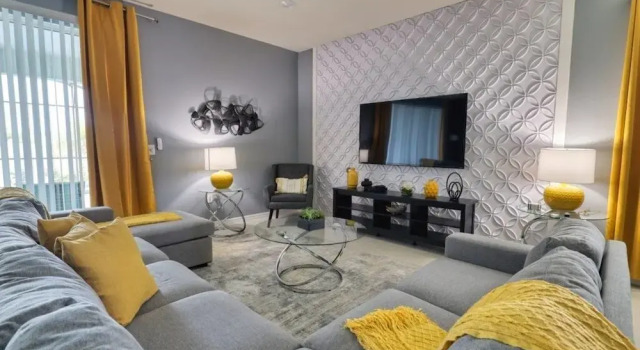 8 Bed Themed Windsor Island Resort Holiday Home 8 Bedroom Home by Redawning, Забронировать Курортный отель Отели Фор Корнерз с бассейном, Бассейн