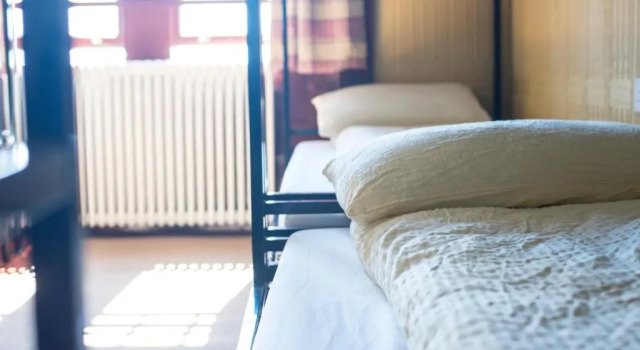 Кровать в общем номере Murray Library Hostel