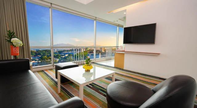 Люкс HARRIS Hotel & Convention Festival Citylink Bandung