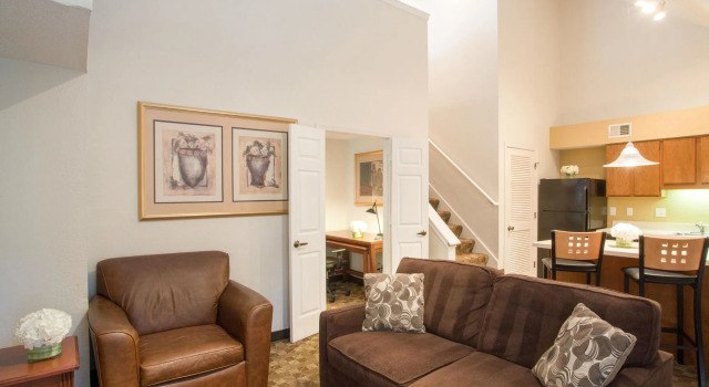 Cloverleaf Suites Kansas City - Overland Park