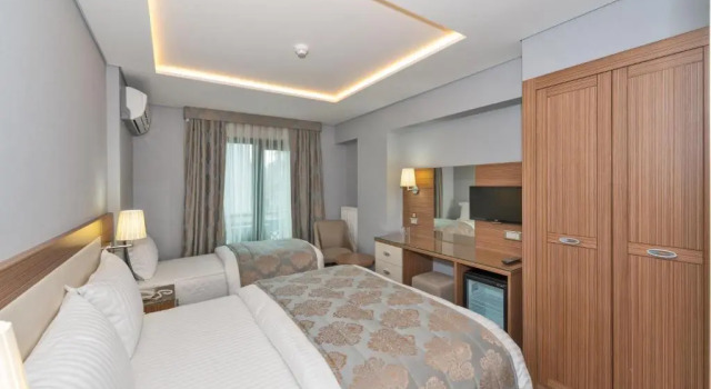 Трёхместный номер Standard Floransa City Hotel