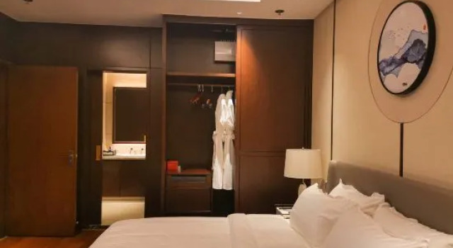 Люкс Deluxe Hu Zhou Mountain and sea Happiness Bay Hotel