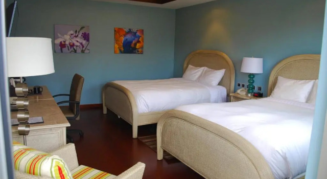 Четырёхместный номер Standard Surfrider Resort Hotel