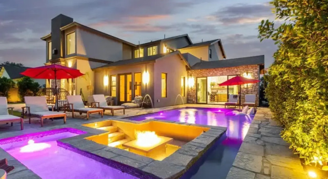 Коттедж Stonewood Luxe Estate 5 Showers Heated Pool GYM