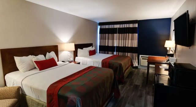 Четырёхместный номер Superior Ramada by Wyndham Vineland Millville Area