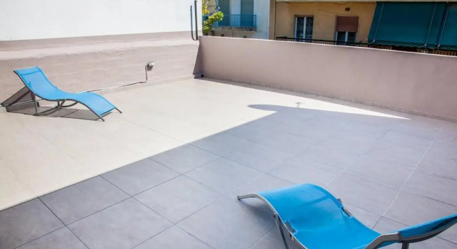 TONI'S Comfy 3BD home with patio, close to Metro, Забронировать Отель Афины Острова Саронического залива - Аттика, рядом с Холм Филопаппос