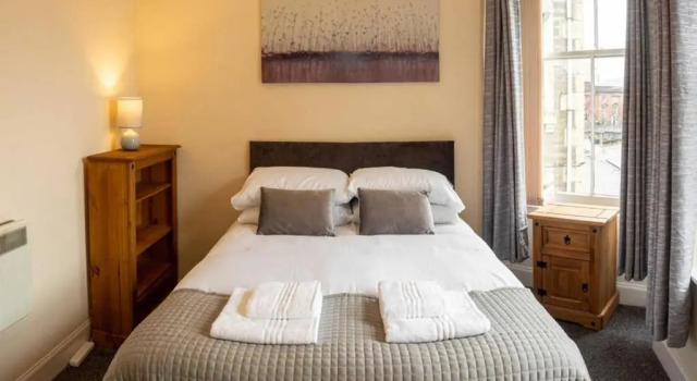 ☆ Central, Spacious Apartment Close to University☆, Забронировать Апартаменты/квартира Отели Ангус с парковкой, Парковка
