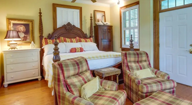 Romantic Cottage in Washington Historic District