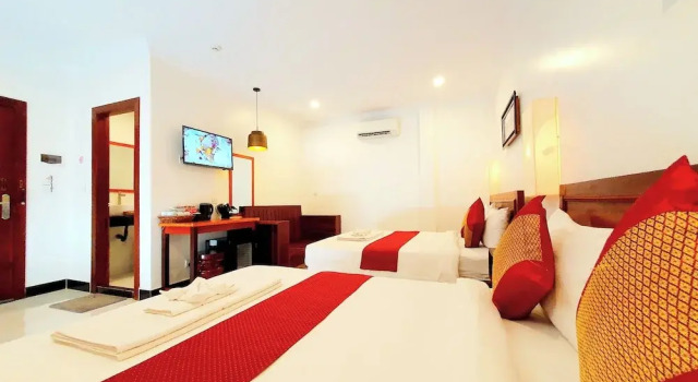 Семейный люкс с балконом Darling Pub Hostel