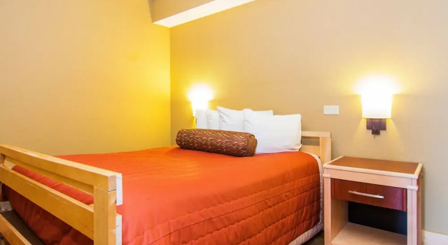 Люкс с 3 комнатами с частичным видом East Bay Suites