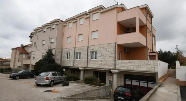 Apartments Mamut, Varaa Huoneisto Hotellit Split-Dalmatia pysäköinnillä, Pysäköinti