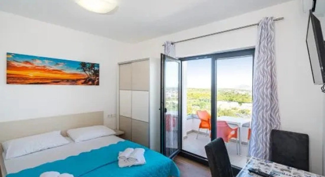 Deluxe Villa Laura with Pool Studio 6b