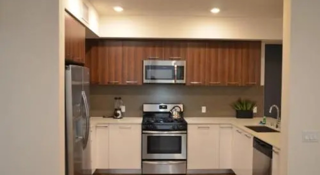 Hollywood Education Square 30 Day Rentals