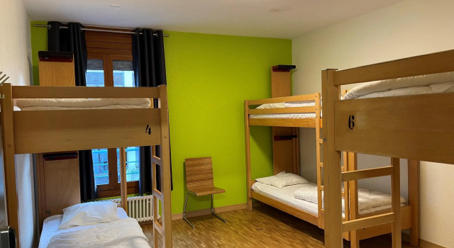 Кровать в общем номере (мужской номер) Geneva Hostel