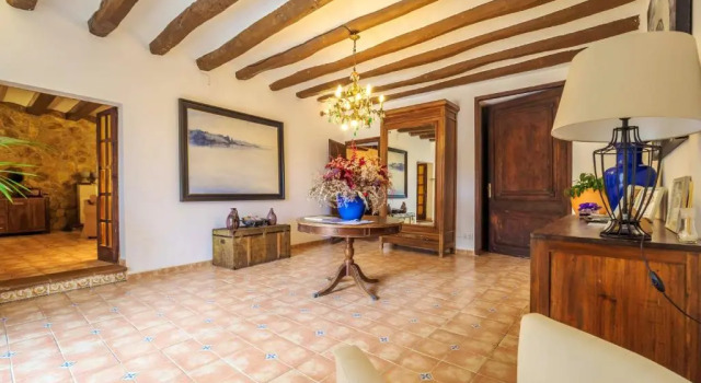 Villa with 9 bedrooms in Can Trabal with wonderful mountain view private pool enclosed garden 12 km from the beach, Reserva ahora Villa Can Trabal Cataluña