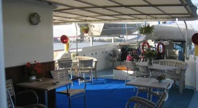 Boat Hotel Merlijn, Забронировать Отель Отели Южной Голландии с парковкой, Парковка