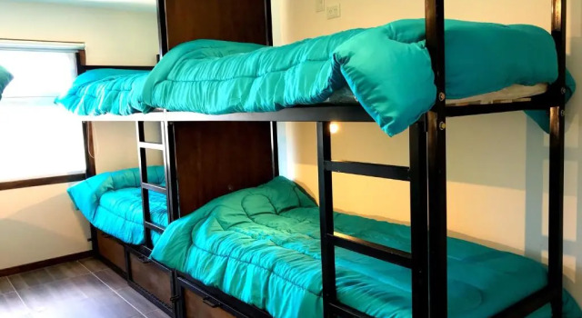 Кровать в общем номере Folk Hostel