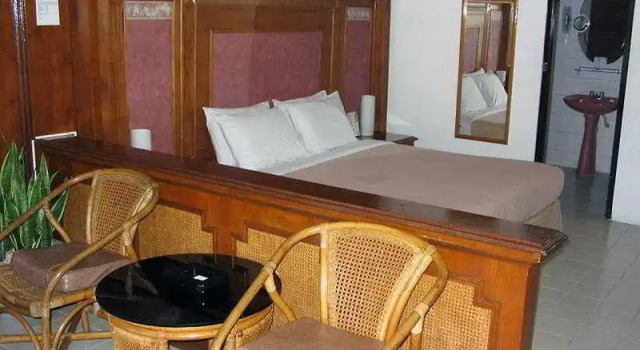 Adika Sari Bungalows, Забронировать Отель Отели провинции Бали с завтраком, Завтраки