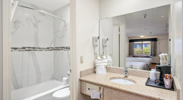 Люкс DOWNTOWN SLO INN - SAN LUIS OBISPO